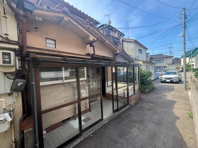 2-minute walk from "Sakurabashi" bus stop! 21 Beauty and the city hall are also within walking distance in Sugiura Town!