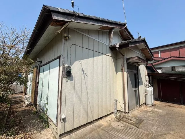 Anyone can build here. 11 minutes on foot to elementary school, 5 minutes on foot to general hospital, good sunlight exposure