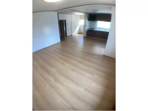 ■4-minute walk to the supermarket, 5-minute walk to the elementary school ■LDK 21.5 tatami mats ■Good view ■Parking, barbecue