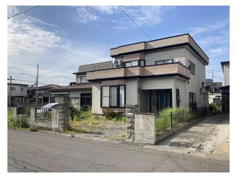 "530,000 yen for a spacious 73 tsubo lot! A 6K detached house with parking for 2 cars"