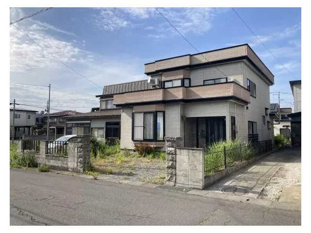 "530,000 yen for a spacious 73 tsubo lot! A 6K detached house with parking for 2 cars"