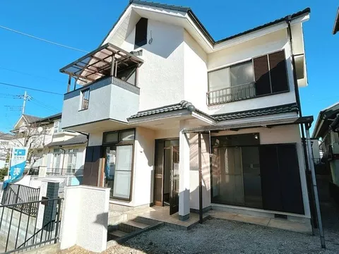 Open house held, interior and exterior renovation completed, 14 minutes on foot to the supermarket (1100m)