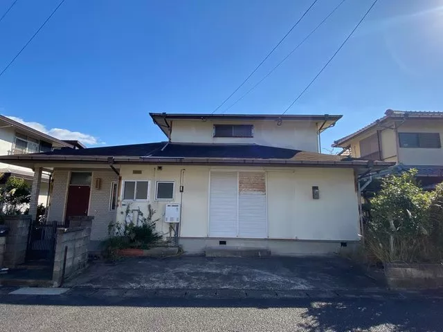 A quiet residential area, convenient for shopping!! We also accept consultations for renovations!!