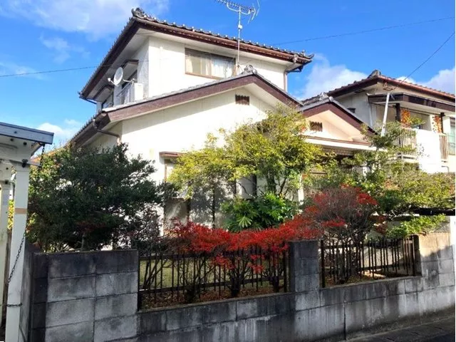 Convenient location for daily life! Roof and hallway floor renovations completed in October 2025♪