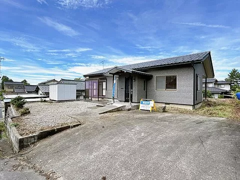 Used single-family home in Nakaniikawa-gun Kamiyamachi Yuageno