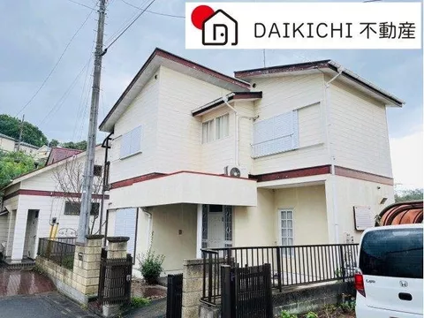 Renovated indoors♪ All rooms over 6 tatami mats and two sides of sunlight! Parking for 1 car available♪