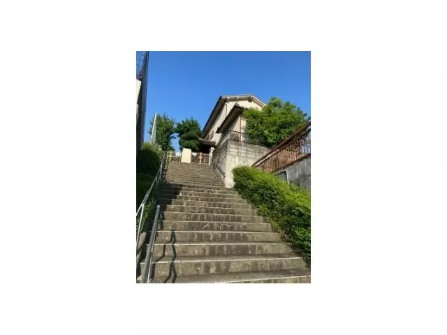 ○ Quiet residential area ○ A nature-rich educational district.