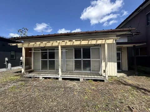 Open house scheduled / interior and exterior renovation planned / single-story / parking for 3 cars available