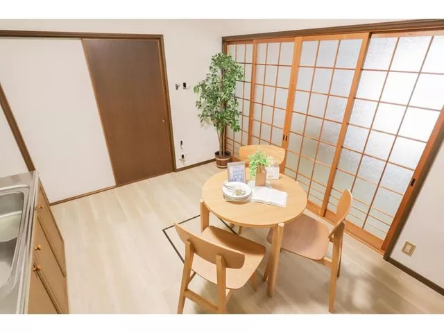 【5 minutes on foot from Beppu Station × Parking for 2 cars available】 Large commercial facilities within walking distance♪ Renovated interior property!