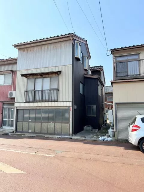 Imizu City, Yahata-cho 3-chome (Higashi-Shinminato Station) 3-story building 5LDK
