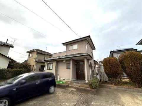 The flooring has a warm wooden feel, making it comfortable to live in.