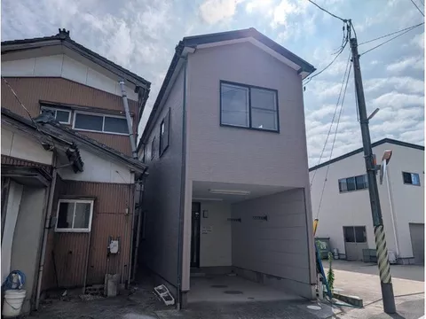 Inner garage to protect your beloved car. A 3DK house that protects your beloved car and realizes a comfortable living.