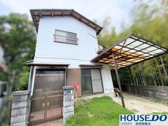 3-minute walk to the junior high school♪ Achieves a calm living environment!