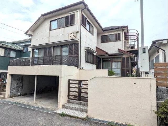 ■Spacious design with 19-tatami LDK■Available for viewing anytime as it is vacant