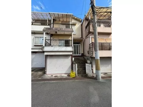 4DK with shuttered garage (vehicle type restrictions apply) and spacious terrace balcony ♪