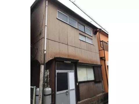 This property has been renovated.