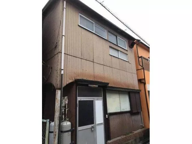 This property has been renovated.