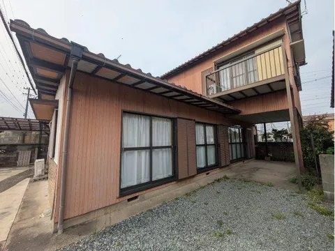 3-minute walk to Mini Stop, 8-minute walk to Maxvalu! Property located on flat land with few stairs - Image 3