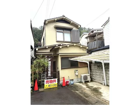 A quiet residential area surrounded by Kyoto's history and nature, such as Ginkaku-ji and the Philosopher's Path