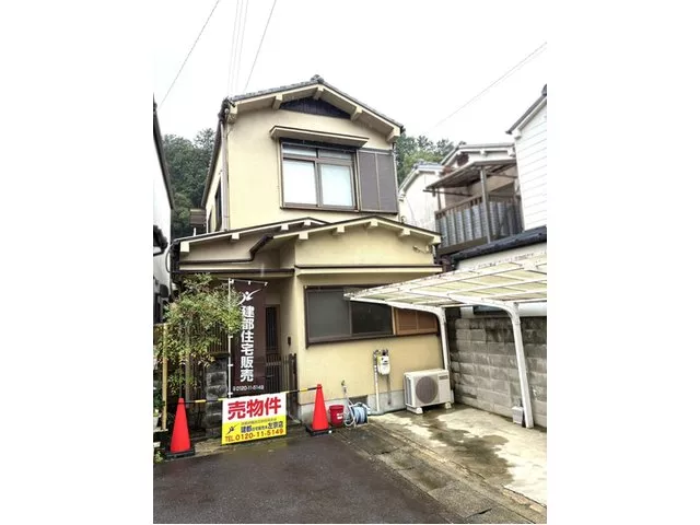 A quiet residential area surrounded by Kyoto's history and nature, such as Ginkaku-ji and the Philosopher's Path
