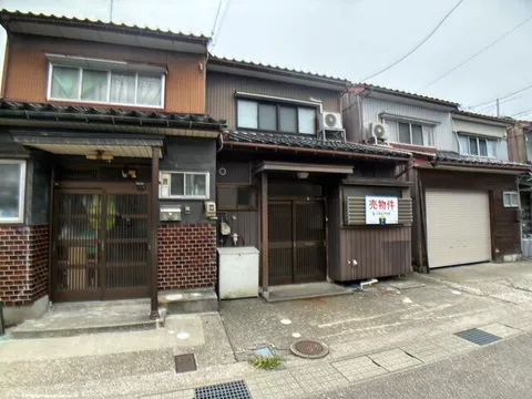 Takaoka City, Kamikitajima (Takaoka Yabunami Station) 2-story 3DK
