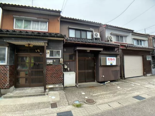 Takaoka City, Kamikitajima (Takaoka Yabunami Station) 2-story 3DK