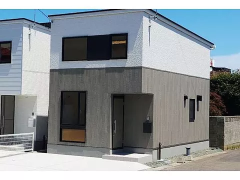 Structure: 2x4 construction / 2 stories