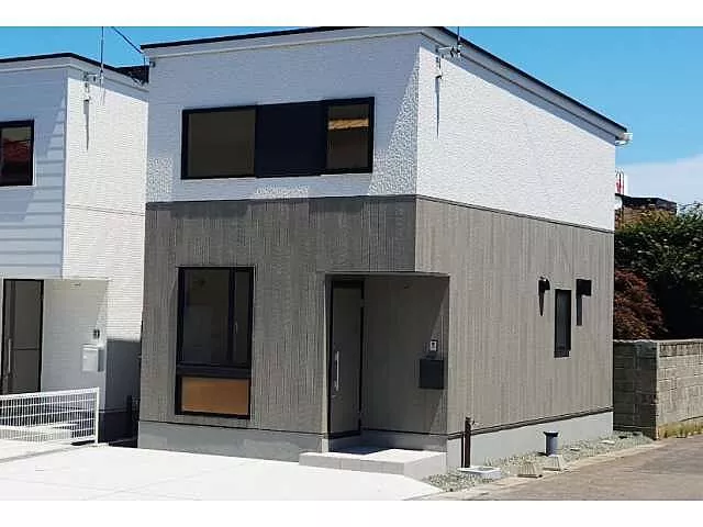 Structure: 2x4 construction / 2 stories