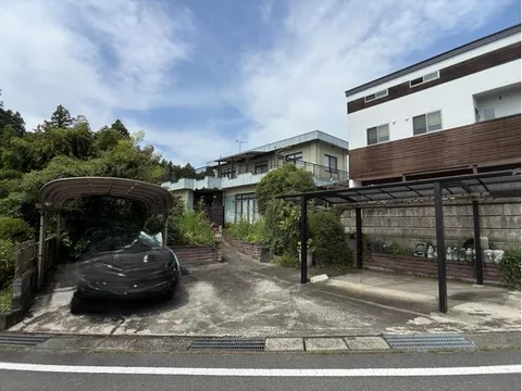 Parking for 3 or more cars, land over 100 tsubo, quiet residential area, rural scenery, two-story building, good view - Image 1
