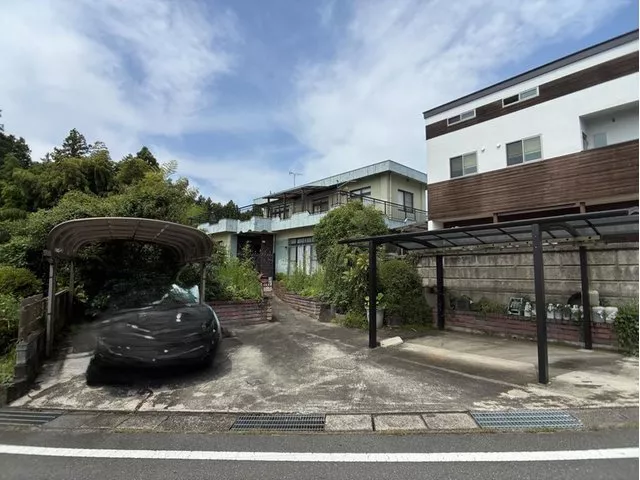 Parking for 3 or more cars, land over 100 tsubo, quiet residential area, rural scenery, two-story building, good view