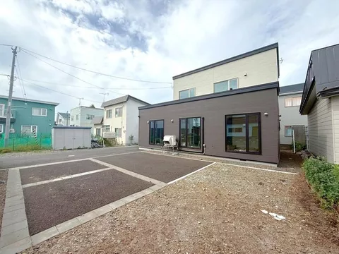Large-scale renovation completed in 2021 / Spacious land of 95 tsubo