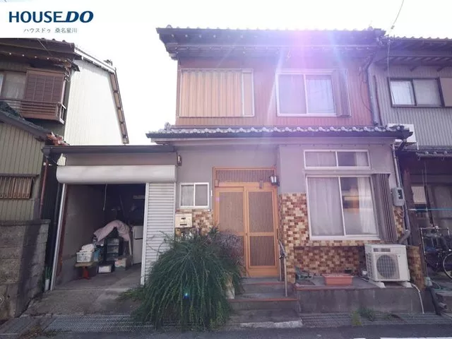 ■ Spacious 5DK ■ WIC + parking space and storage ■ About 4 minutes on foot to elementary school ■ Quiet residential area