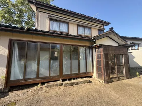 Kashiwazaki City, Sakuragi-cho (Higashi-Kashiwazaki Station) 2-story building 6DK