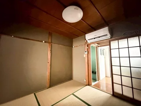 [2 train lines available × Renovation history] Easy-to-start living 3DK terrace house