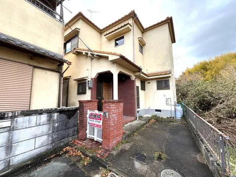 Yamada-cho, Yamatokoriyama-shi, Yamato (Yamato Koizumi station) 2F 5DK

2,380,000 yen