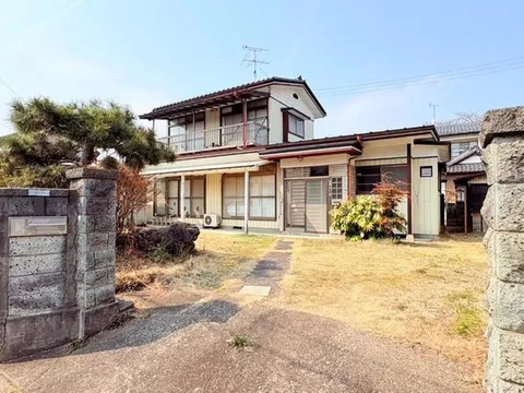 ■ 5DK detached house with a site of approximately 86 tsubo and parking for 3 cars