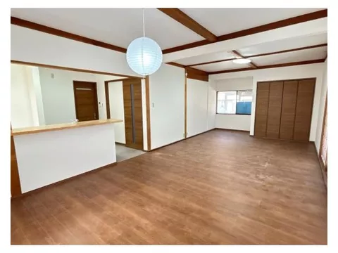 [Open House] [Undergoing major renovation with a 21-tatami living room] 15 minutes by car to Sabae City Hall