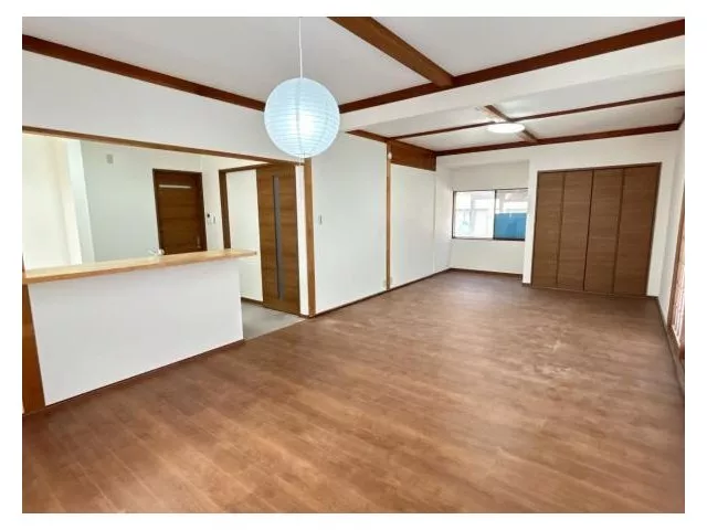 [Open House] [Undergoing major renovation with a 21-tatami living room] 15 minutes by car to Sabae City Hall