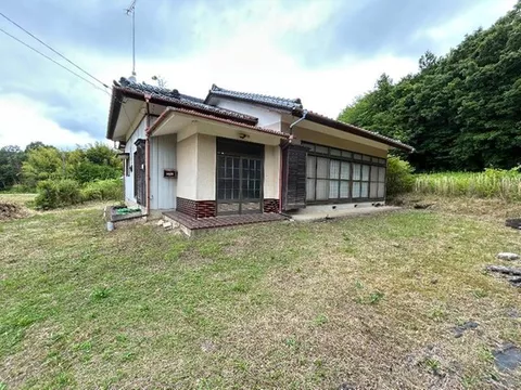 ■ Home with parking for 4 cars and a site of approximately 160 tsubo