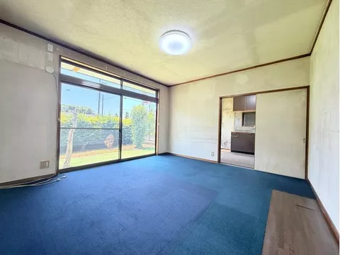 ♪ Good sunlight due to southeast corner lot, quiet residential area, within about 15 minutes on foot to elementary and junior high schools♪ - Image 3