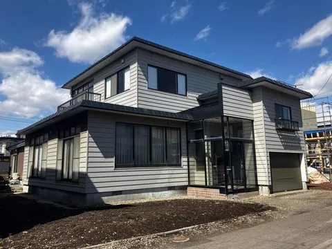 City gas can be connected☆Inner garage is attached, which is longed for! Electric shutters make it easy and convenient to open and close.