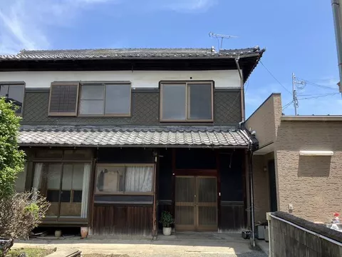 Himeji-shi, Himeji Kakiuchi Honmachi, Aboshi-ku (Sanyo Aboshi Sta.) 2F 7DK

2.5 million yen