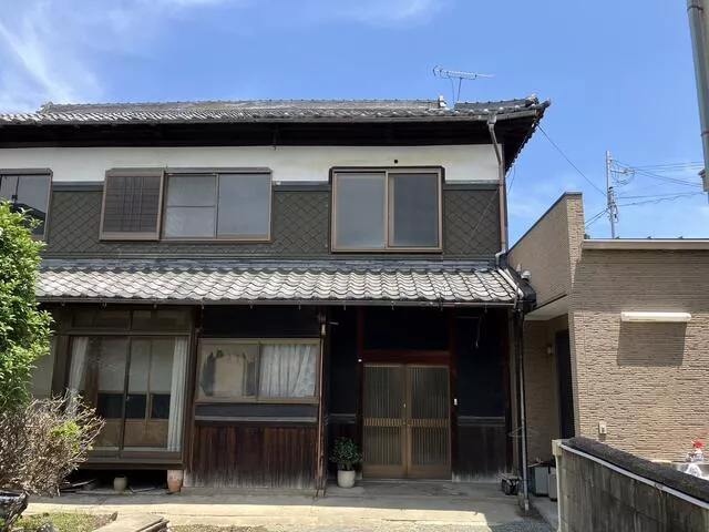 Himeji-shi, Himeji Kakiuchi Honmachi, Aboshi-ku (Sanyo Aboshi Sta.) 2F 7DK

2.5 million yen