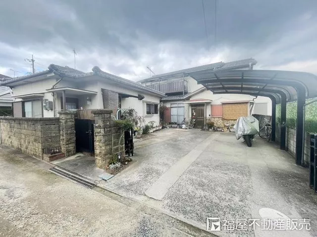 ◆5-minute walk to the nearest bus stop "Nakade Yashiki"◆Approximately 91 tsubo of land◆Two-family residence allowed