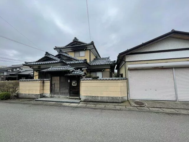 Awara City, Kanamori 2-chome (Ashihara Onsen Station) 2-story building 5LDK