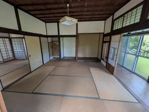 A spacious 6LDK house with a building area of 177.32㎡ is now available!