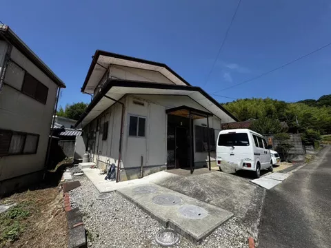 Shikokuchuo-shi, Kinsei-cho, Yamadai (Kawanoe Sta.) 2F 5DK

5 million yen