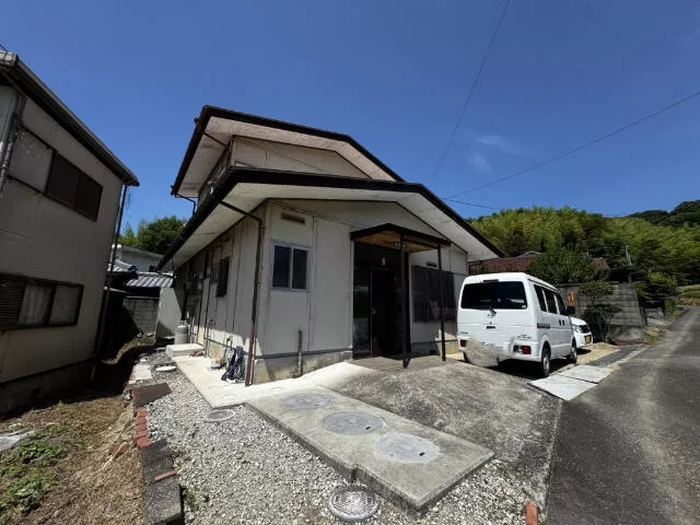 Shikokuchuo-shi, Kinsei-cho, Yamadai (Kawanoe Sta.) 2F 5DK

5 million yen