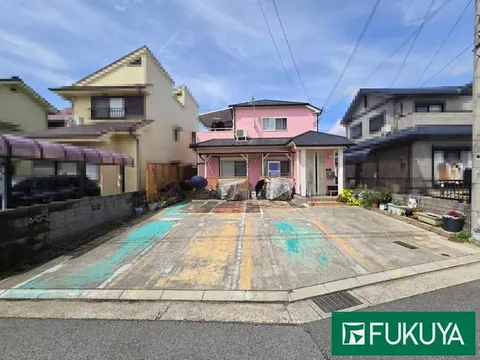 Renovation history for exterior walls, roof, and water areas! Spacious parking space on a 55-tsubo lot!