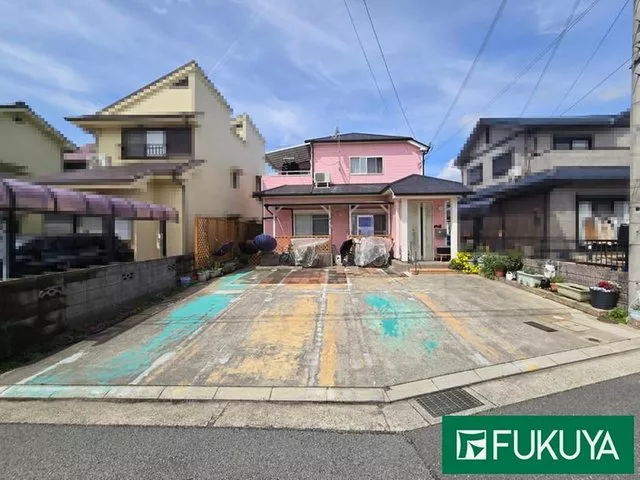 Renovation history for exterior walls, roof, and water areas! Spacious parking space on a 55-tsubo lot!